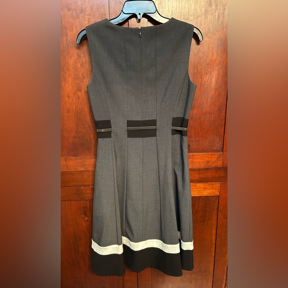 Calvin Klein Elegant Grey, Black and White Sleeveless Sophisticated Dress - Picture 4 of 14